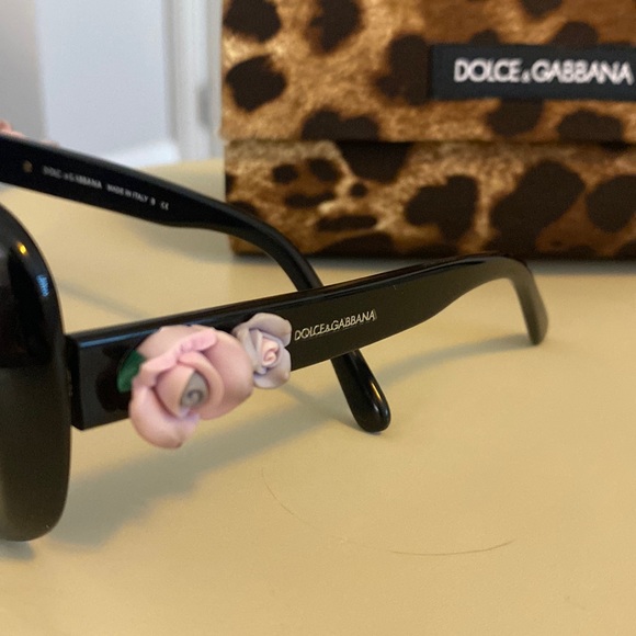Dolce and Gabbana sunglasses with original case - Picture 3 of 5
